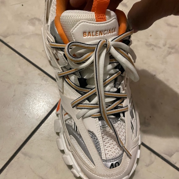 All luh dirty got a luh scuffs in the back of shoe - Picture 8 of 11